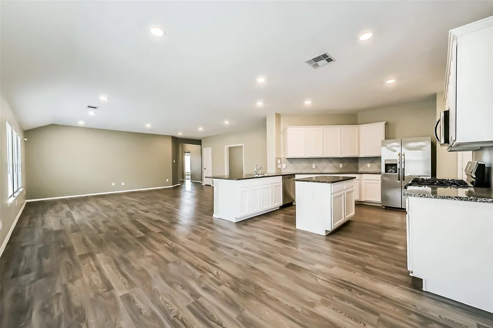 9422 Vicksburg Road Baytown, TX 77521