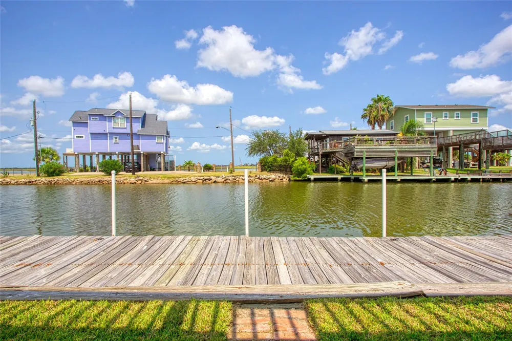 114 Bayou Vista Drive Hitchcock, TX 77563