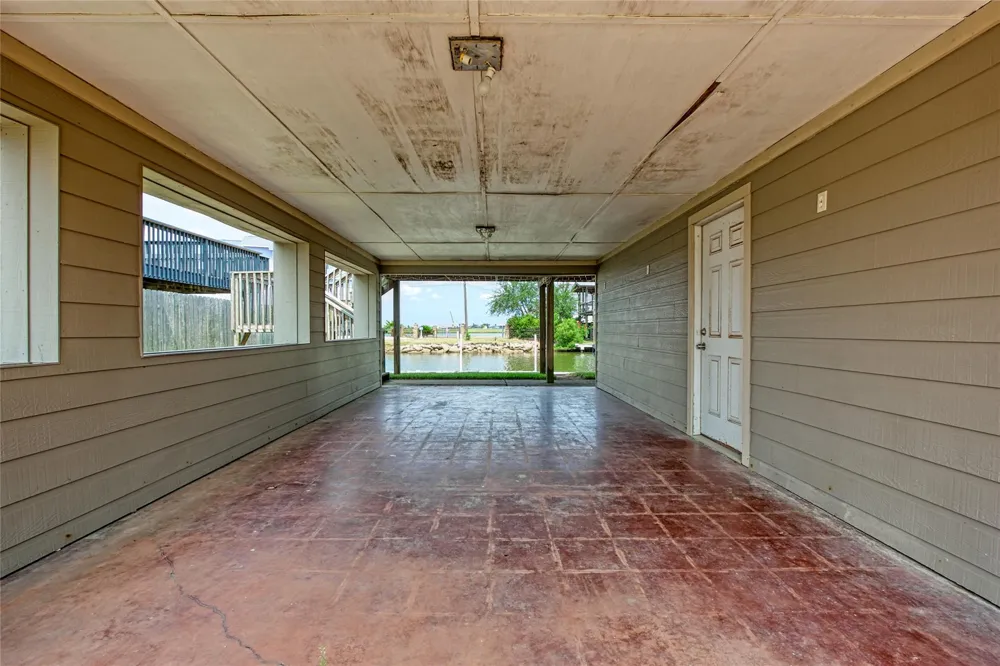 114 Bayou Vista Drive Hitchcock, TX 77563