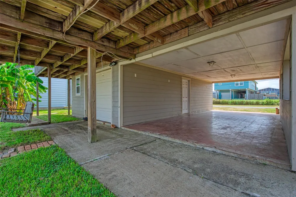 114 Bayou Vista Drive Hitchcock, TX 77563
