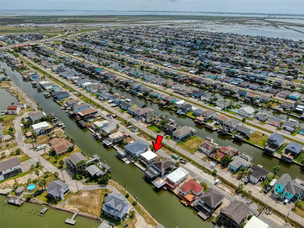 114 Bayou Vista Drive Hitchcock, TX 77563
