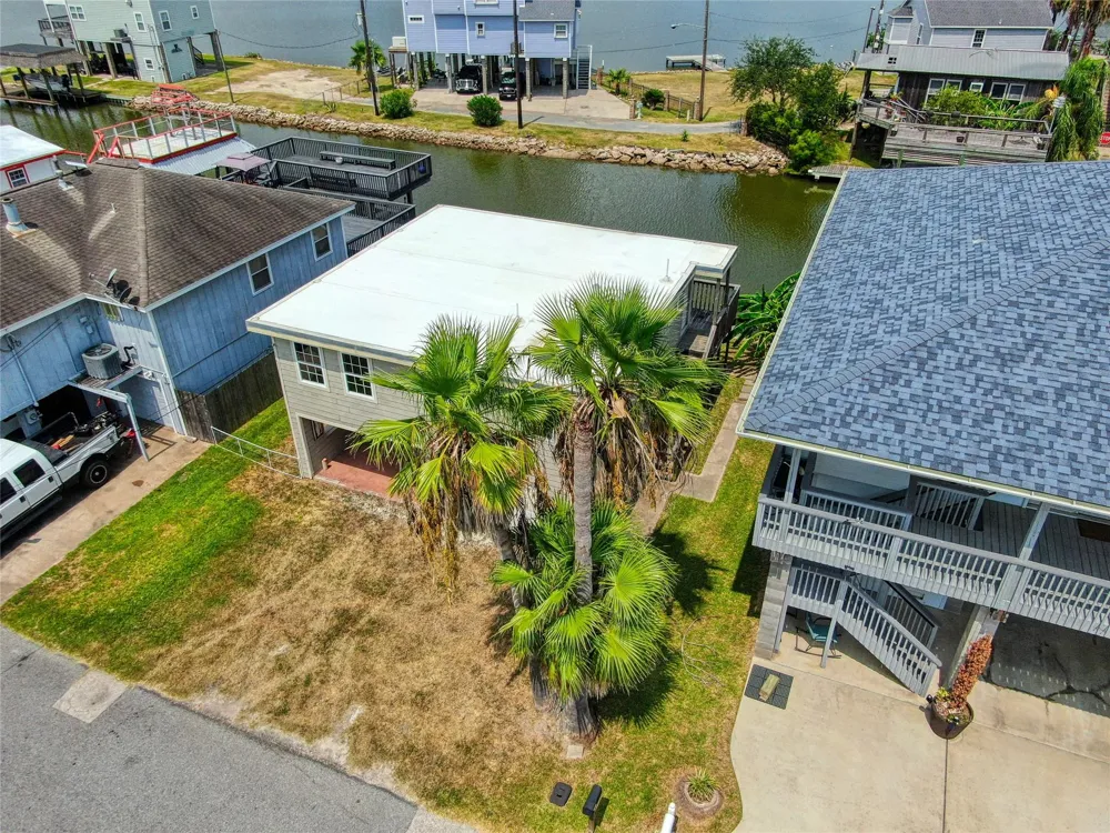 114 Bayou Vista Drive Hitchcock, TX 77563
