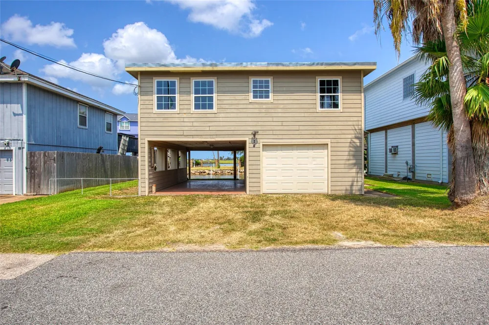 114 Bayou Vista Drive Hitchcock, TX 77563