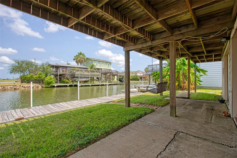 114 Bayou Vista Drive Hitchcock, TX 77563