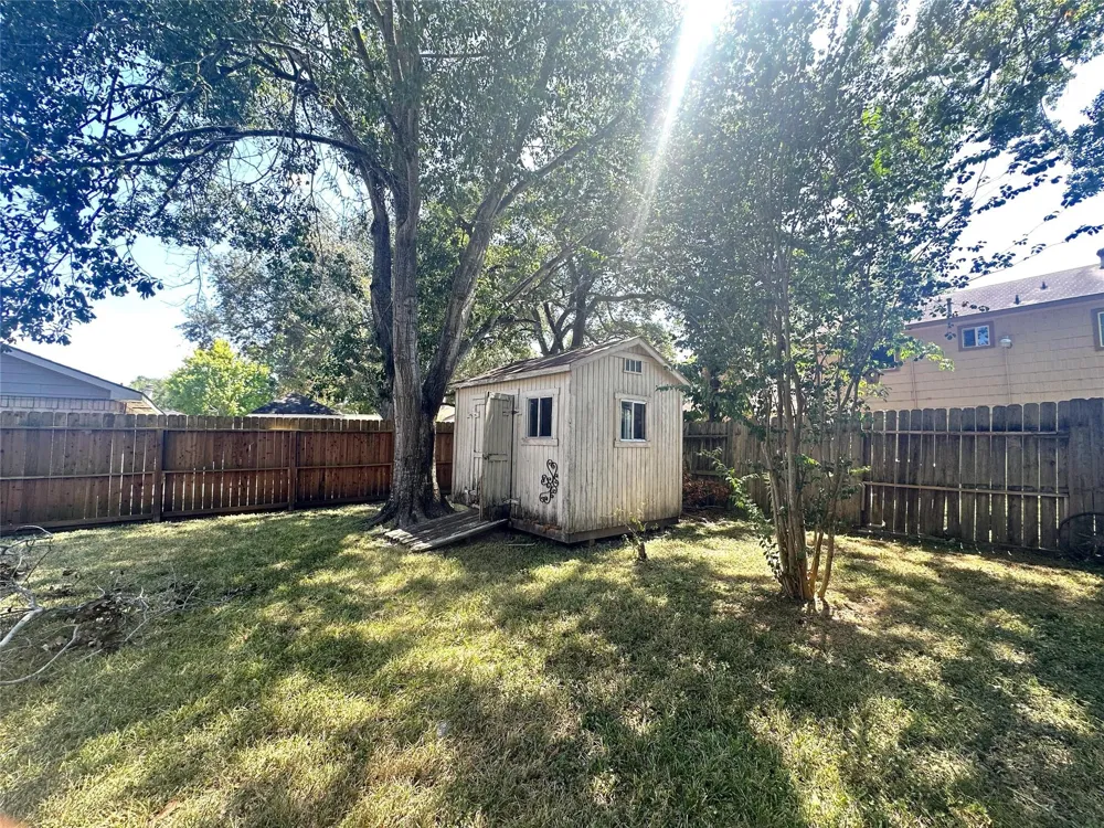 614 Live Oak Drive Stafford, TX 77477