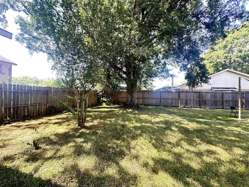 614 Live Oak Drive Stafford, TX 77477