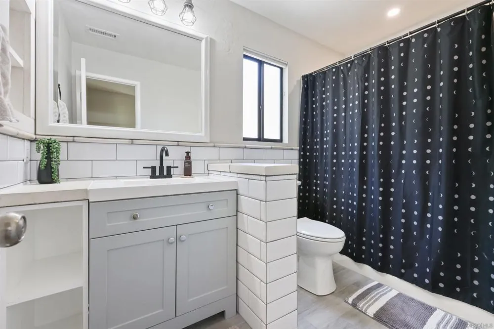 23621 Country Villa Rd Ramona, CA 92065