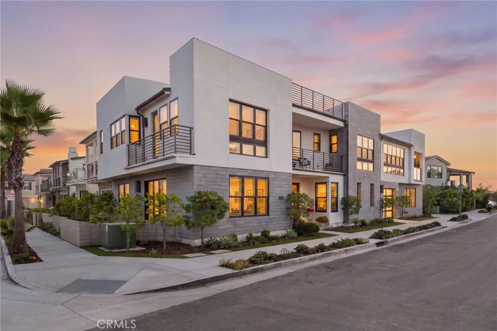 208 Ocean Place Seal Beach, CA 90740
