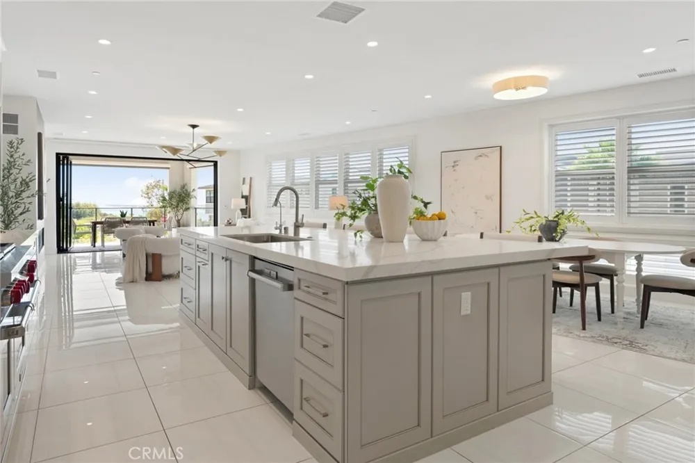 208 Ocean Place Seal Beach, CA 90740