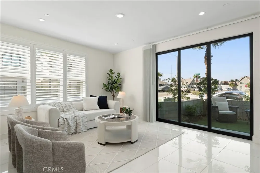 208 Ocean Place Seal Beach, CA 90740