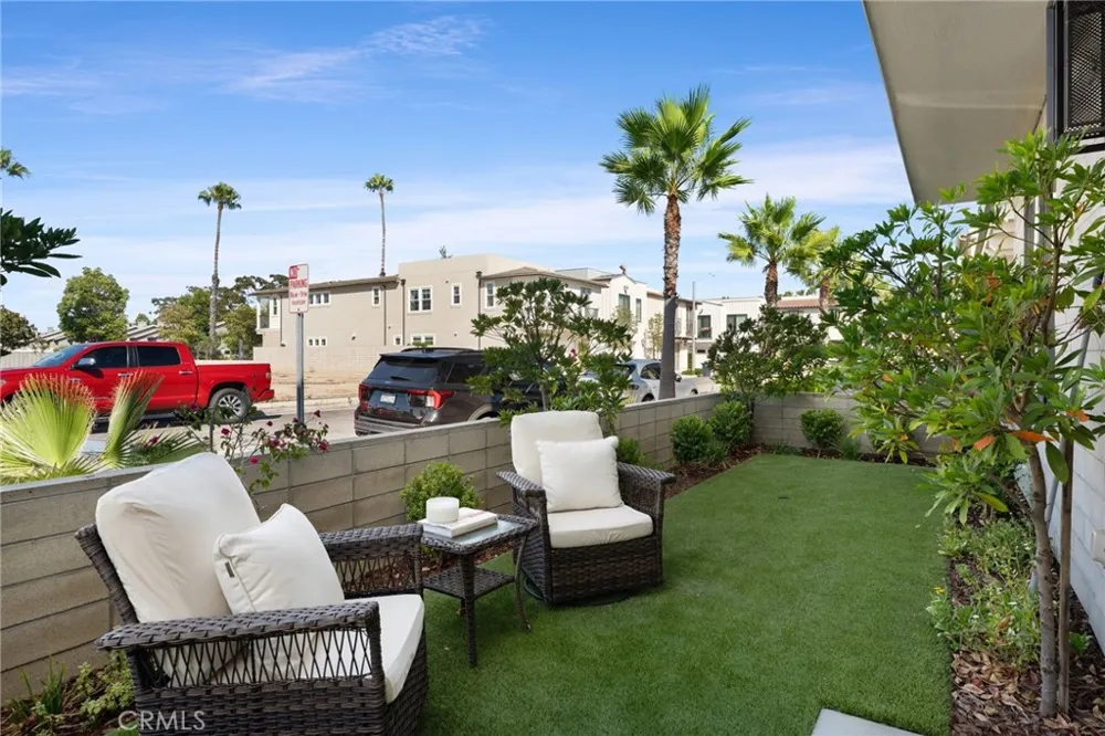 208 Ocean Place Seal Beach, CA 90740