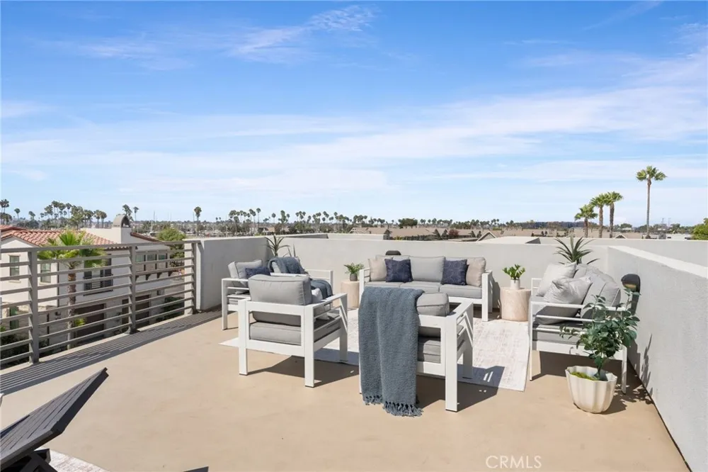 208 Ocean Place Seal Beach, CA 90740