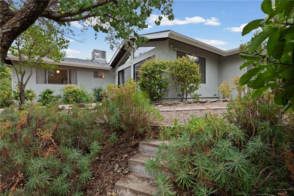 511 Moss Avenue Paso Robles, CA 93446