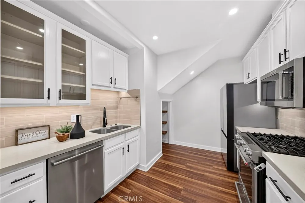 382 Idaho Pasadena, CA 91103