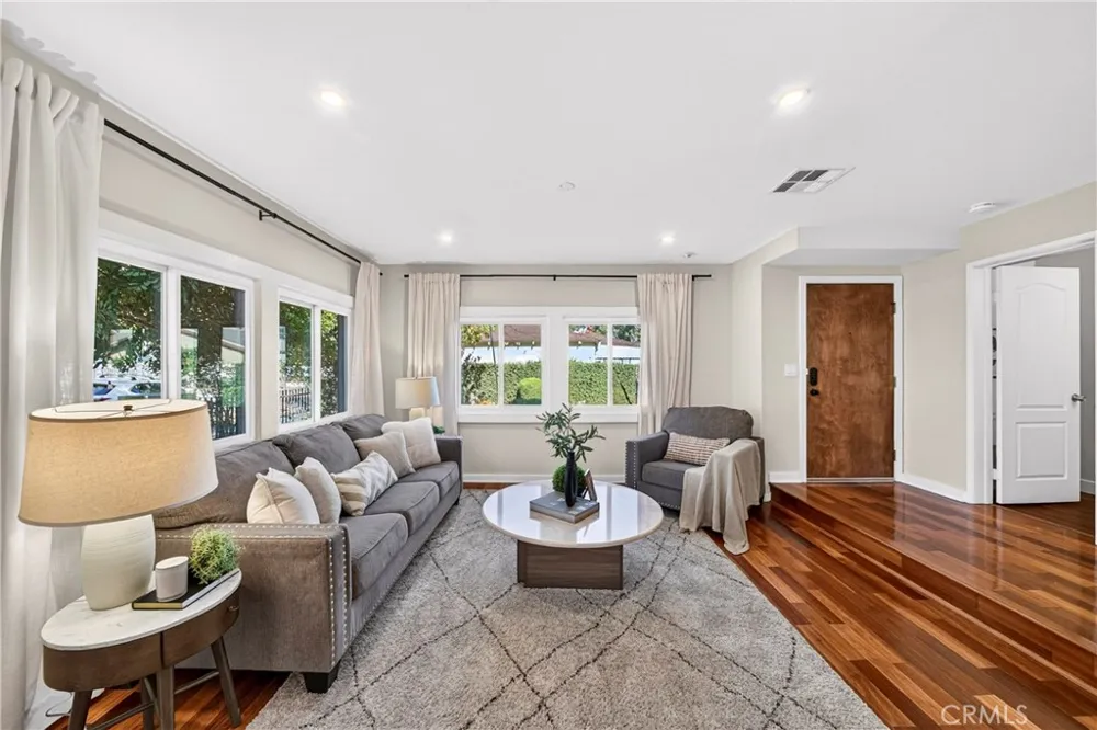 382 Idaho Pasadena, CA 91103