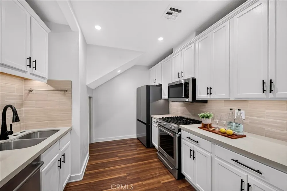 382 Idaho Pasadena, CA 91103