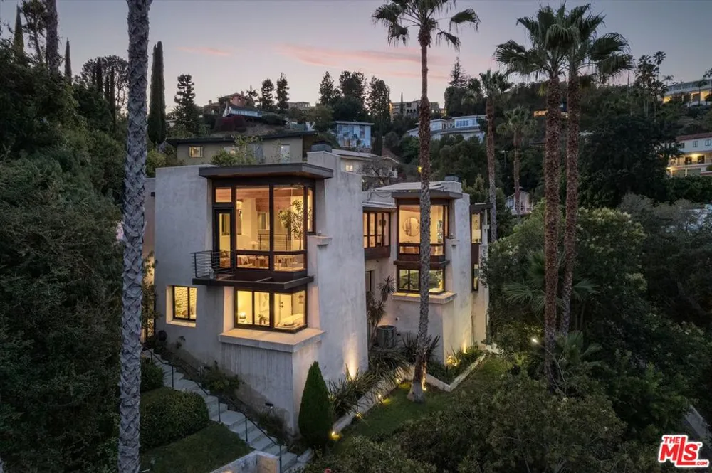2165 Ponet Drive Los Angeles, CA 90068
