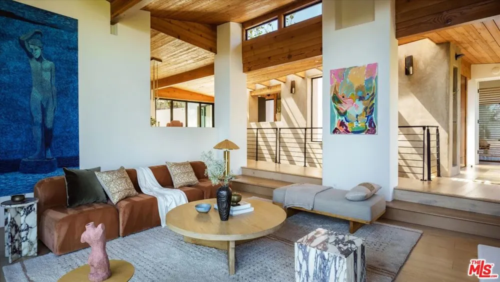 2165 Ponet Drive Los Angeles, CA 90068