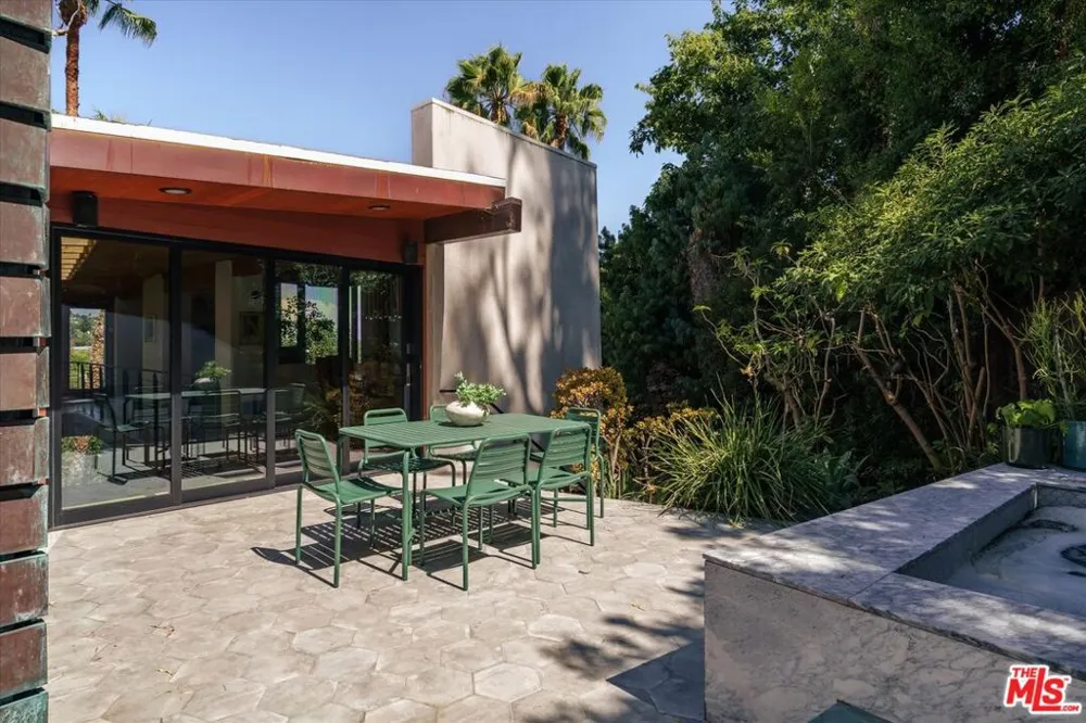 2165 Ponet Drive Los Angeles, CA 90068