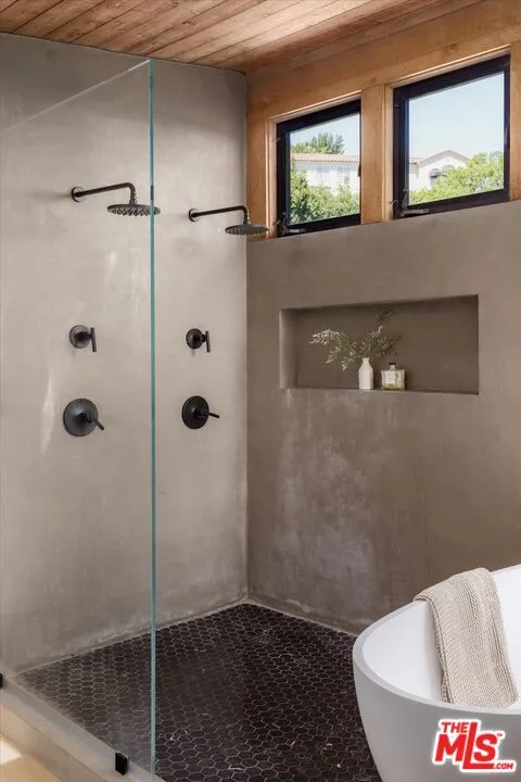 2165 Ponet Drive Los Angeles, CA 90068