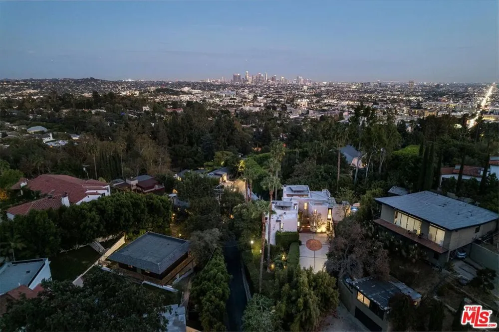 2165 Ponet Drive Los Angeles, CA 90068