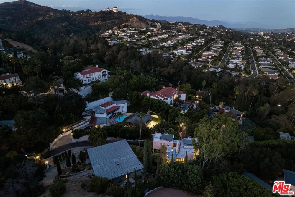 2165 Ponet Drive Los Angeles, CA 90068