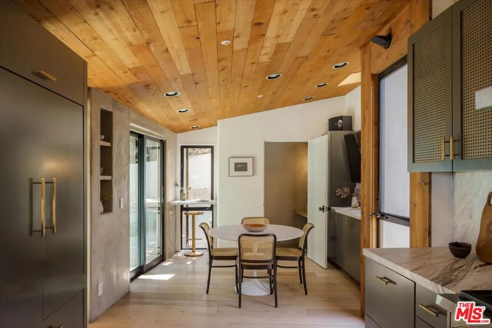 2165 Ponet Drive Los Angeles, CA 90068