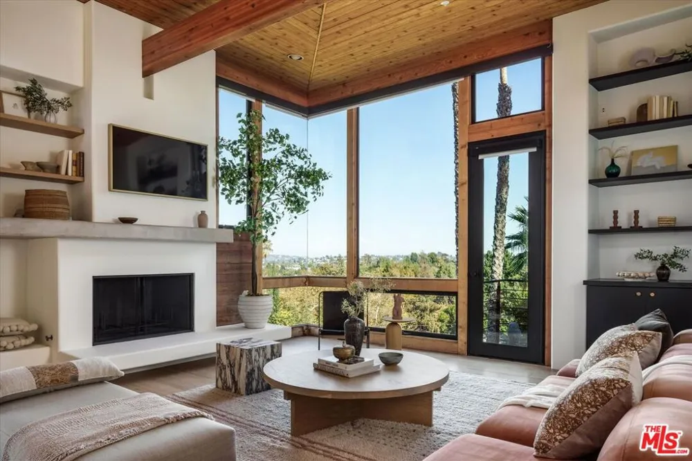 2165 Ponet Drive Los Angeles, CA 90068