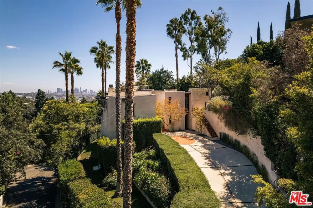 2165 Ponet Drive Los Angeles, CA 90068