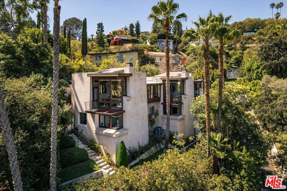 2165 Ponet Drive Los Angeles, CA 90068