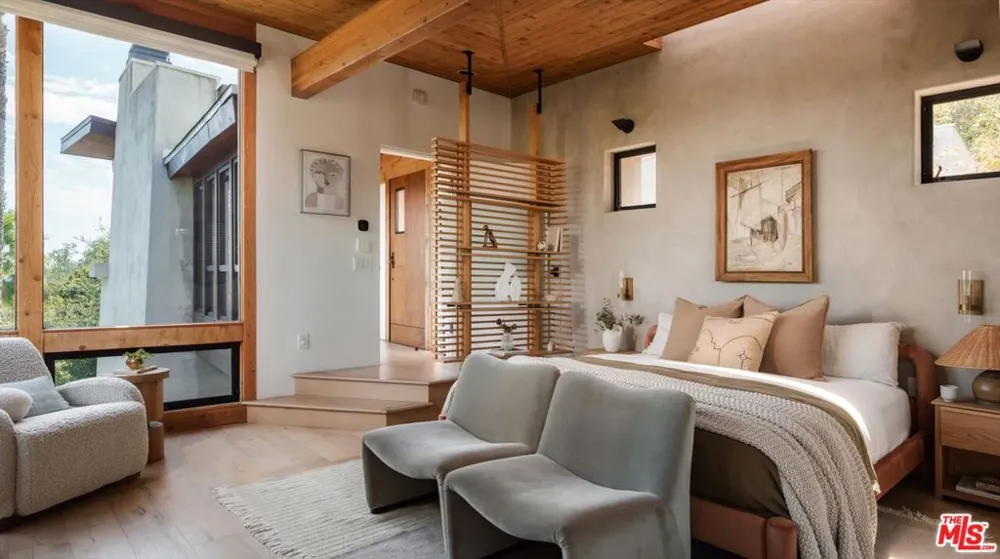 2165 Ponet Drive Los Angeles, CA 90068