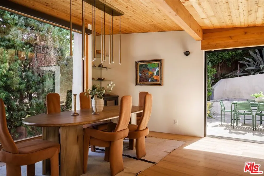 2165 Ponet Drive Los Angeles, CA 90068