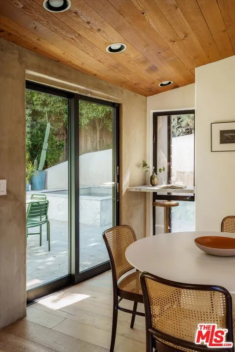 2165 Ponet Drive Los Angeles, CA 90068