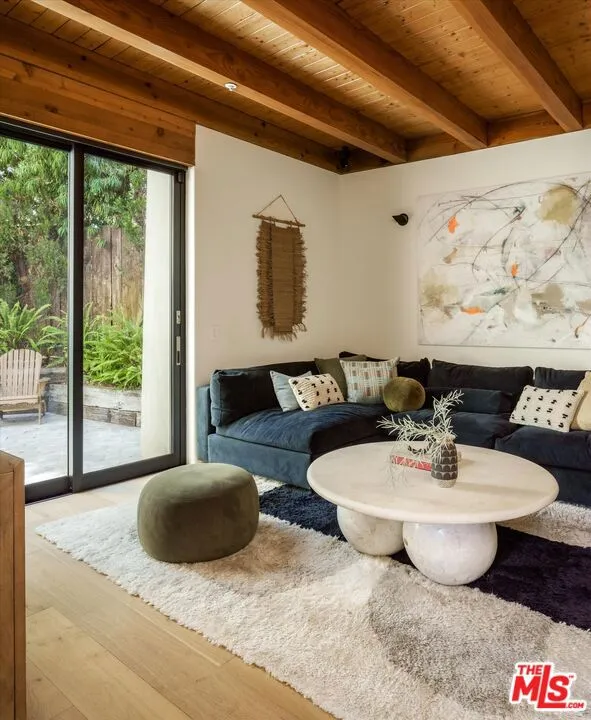 2165 Ponet Drive Los Angeles, CA 90068