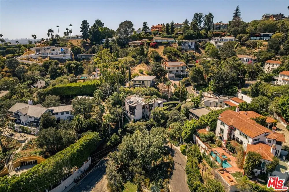 2165 Ponet Drive Los Angeles, CA 90068