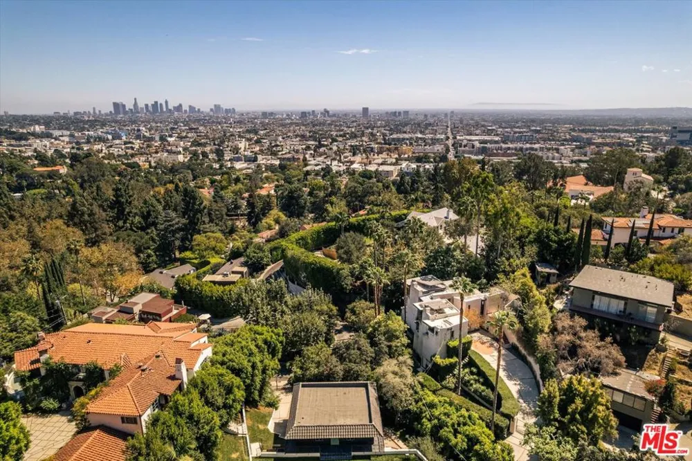 2165 Ponet Drive Los Angeles, CA 90068