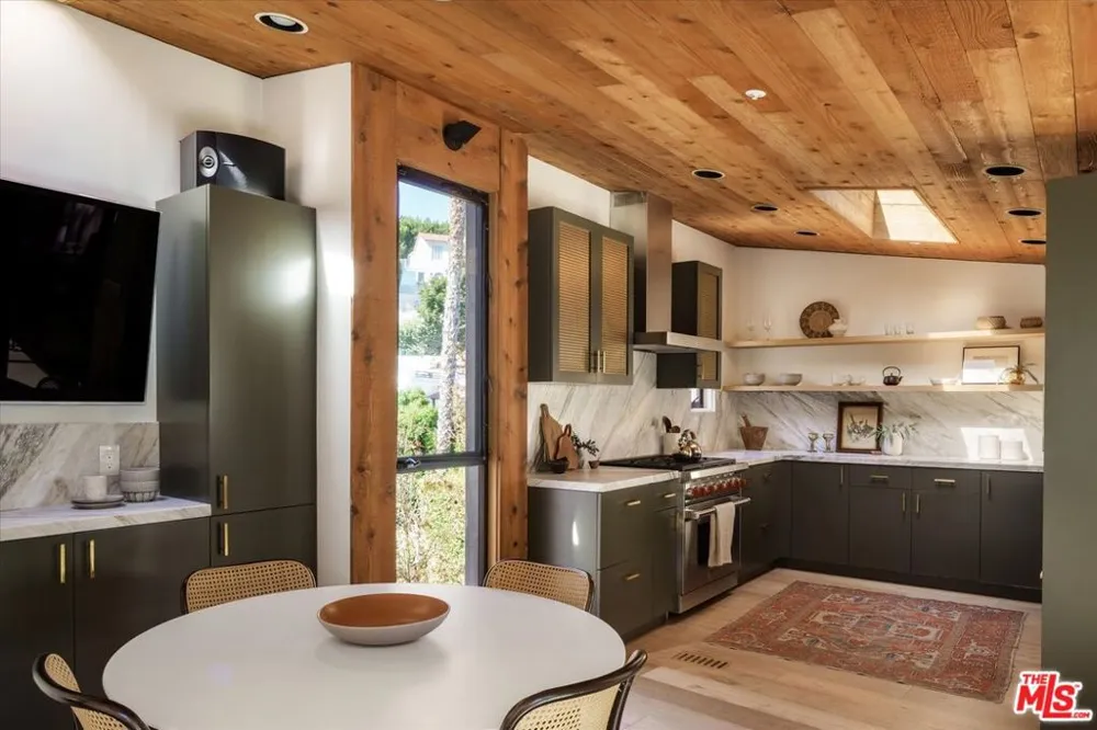 2165 Ponet Drive Los Angeles, CA 90068