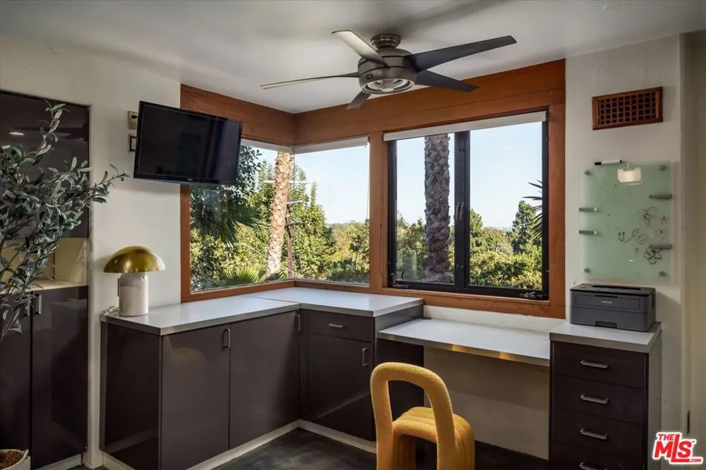 2165 Ponet Drive Los Angeles, CA 90068