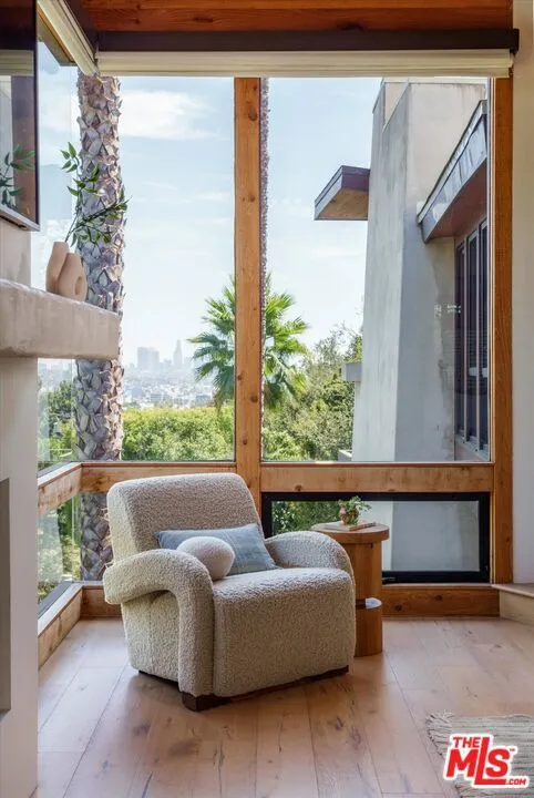 2165 Ponet Drive Los Angeles, CA 90068