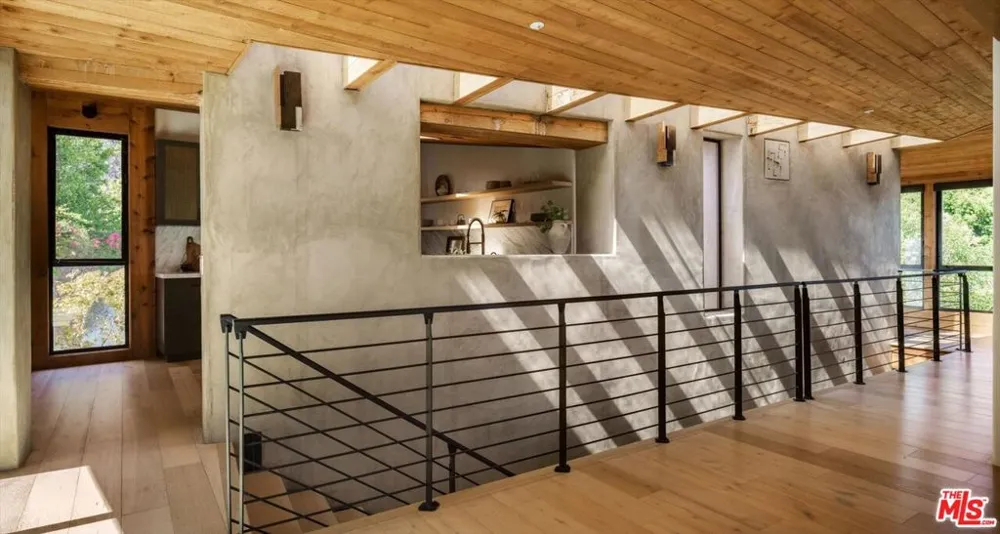 2165 Ponet Drive Los Angeles, CA 90068