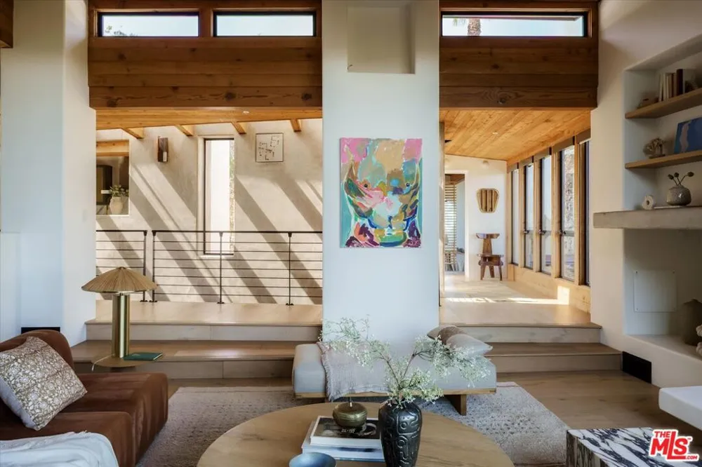 2165 Ponet Drive Los Angeles, CA 90068