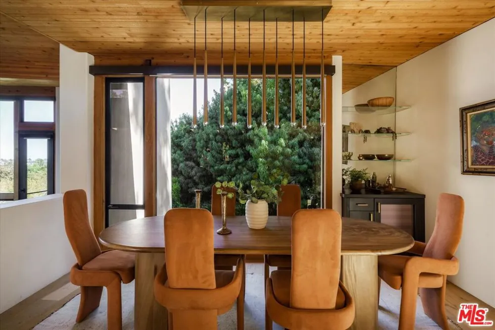 2165 Ponet Drive Los Angeles, CA 90068