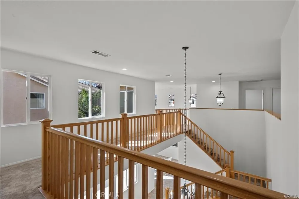 29052 Madrid Place Castaic, CA 91384
