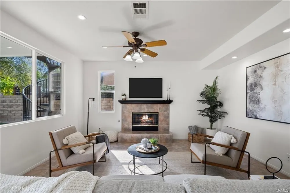 29052 Madrid Place Castaic, CA 91384