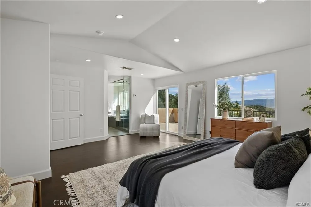 29052 Madrid Place Castaic, CA 91384