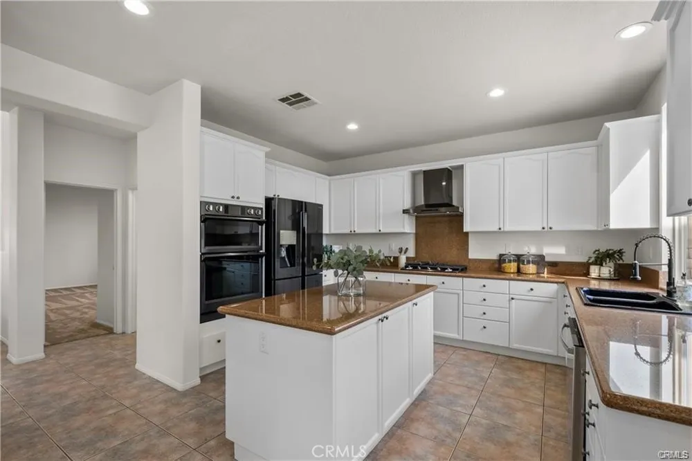 29052 Madrid Place Castaic, CA 91384