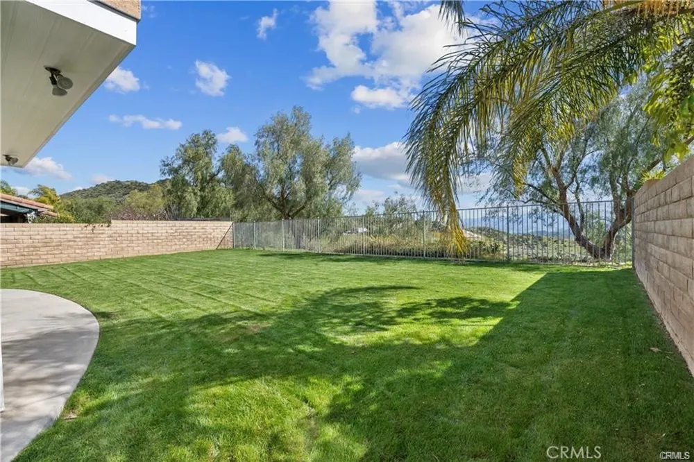 29052 Madrid Place Castaic, CA 91384