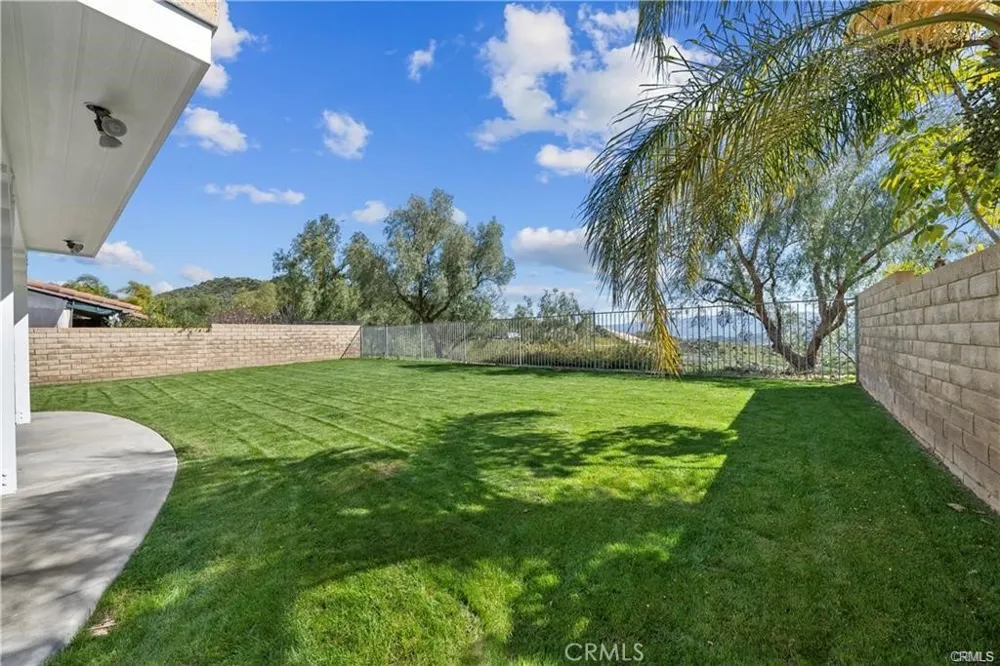 29052 Madrid Place Castaic, CA 91384