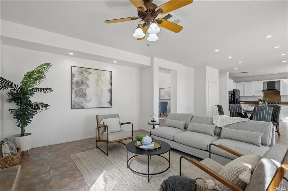 29052 Madrid Place Castaic, CA 91384