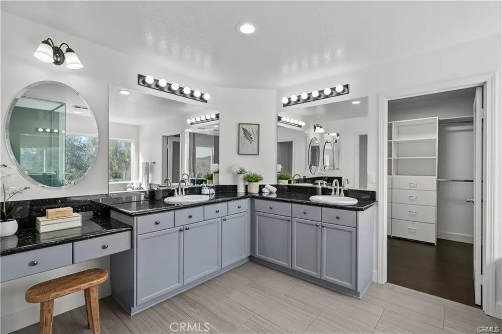 29052 Madrid Place Castaic, CA 91384